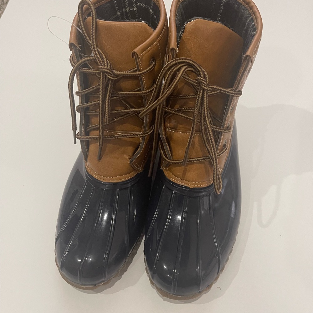 Stylish Duck Boots - Black and Brown